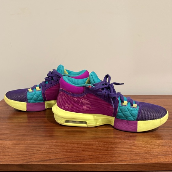 Nike LeBron Witness 8 Basketball Shoe - Men's
Size 10. Purple / Teal - Picture 2 of 5